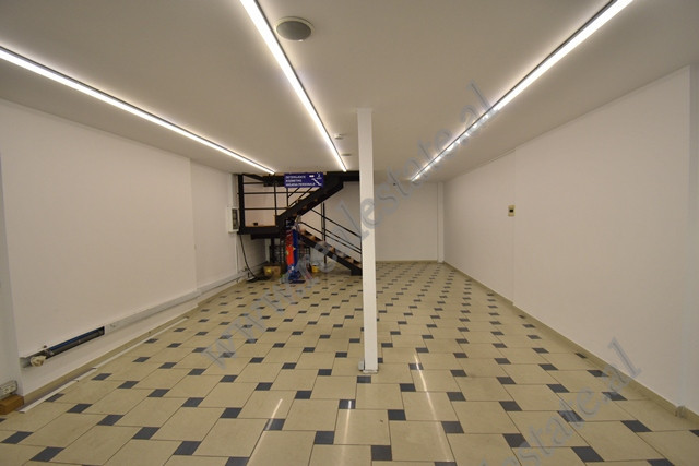Ambient tregtar me qira prane rruges Myslym Shyri ne Tirane